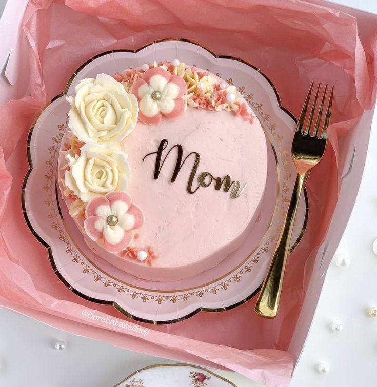 Fresh Strawberry Cream Cake